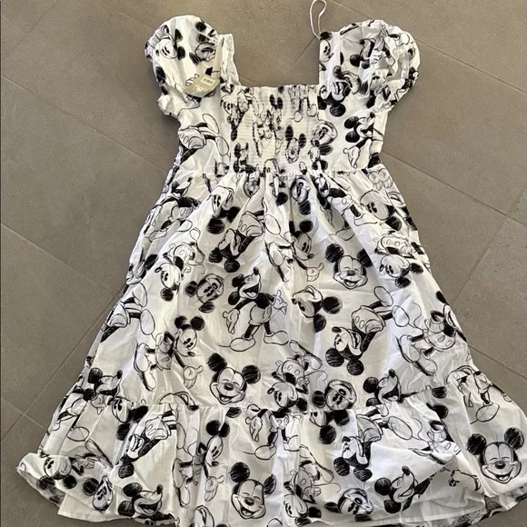 NWT women’s size XL Disney Mickey Mouse sketch dress. - Picture 2 of 4